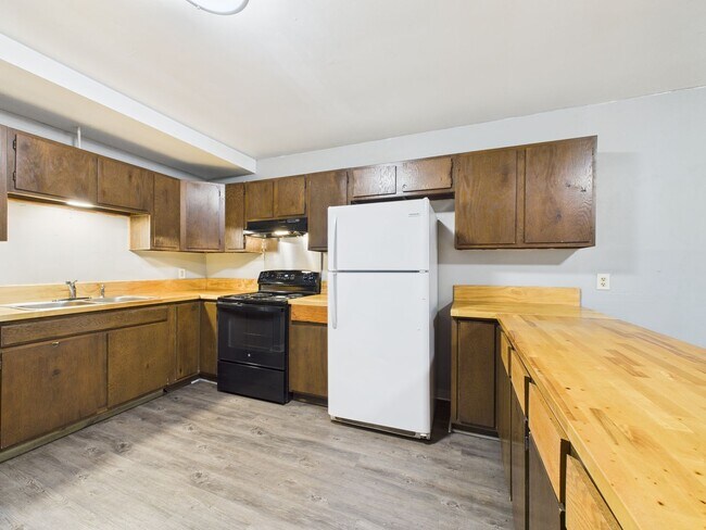 Building Photo - 321 Bellot St