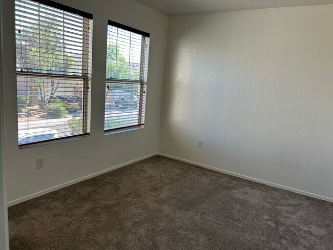 Building Photo - 13435 W Berridge Ln