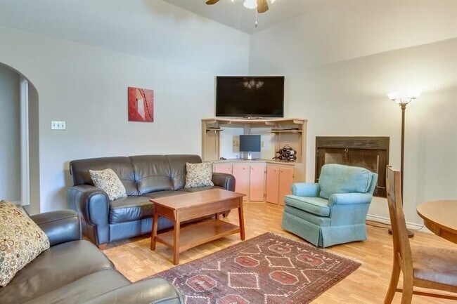 Building Photo - 7445 McGregor Ln