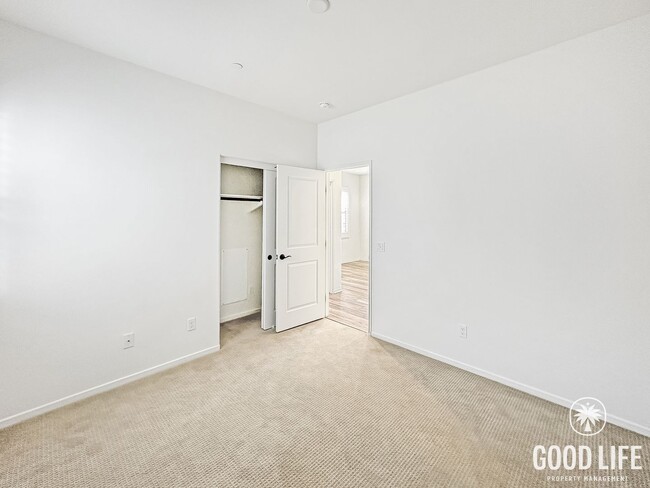 Building Photo - Stunning 2000+ sqft  4B/3BA Home in a Great Community!