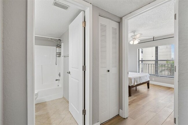 Building Photo - 900 Cove Cay Dr