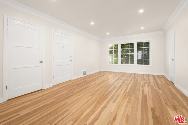 Building Photo - 405 Shirley Pl