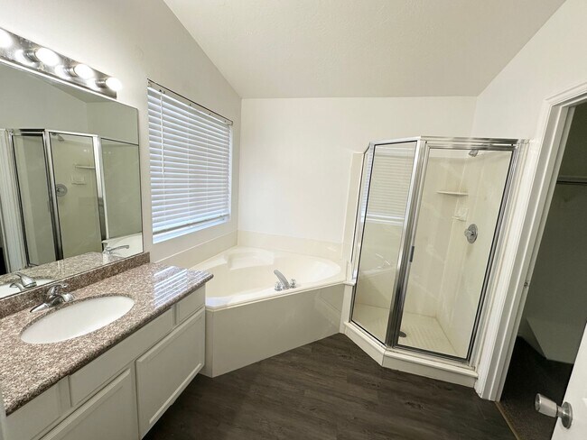 Building Photo - 4 Bed/ 3 Bathroom house in West Jordan
