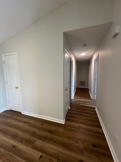 Building Photo - 905 Hanahan Ct