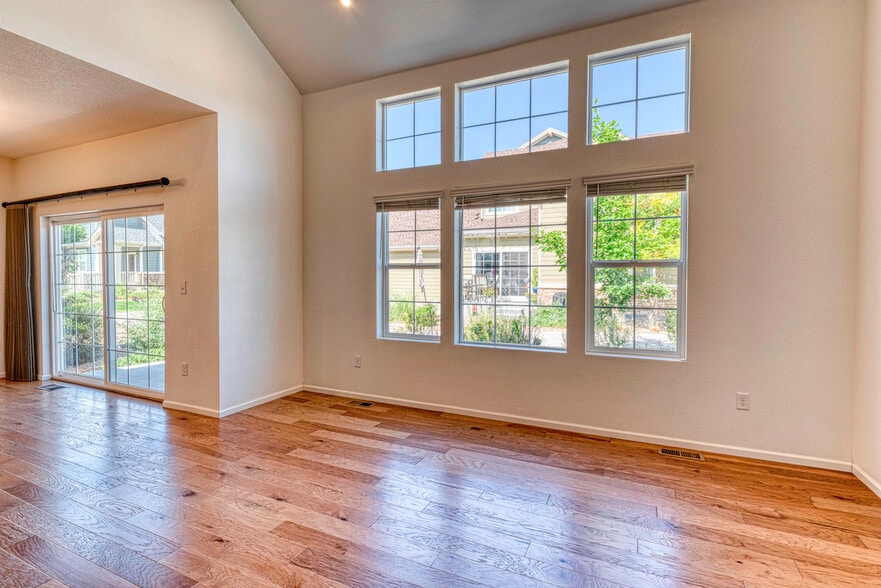 Building Photo - 1154 Telleen Ave