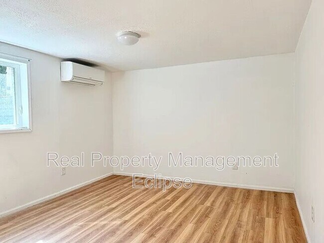 Building Photo - 295 NW Cherry Pl