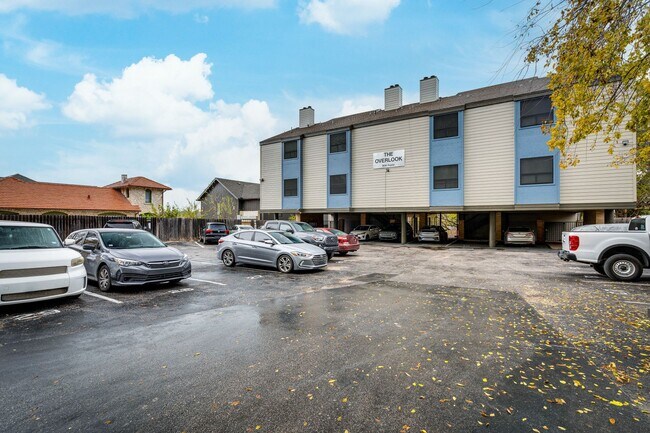 Building Photo - OVERLOOK WEST CAMPUS - LUXURIOUS - 1BD/1BA - RESERVED PARKING - W/D - WATER PAID