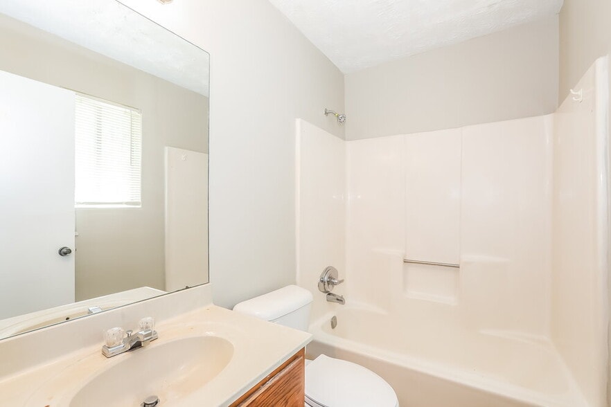 Building Photo - 1964 Taffeta Trail