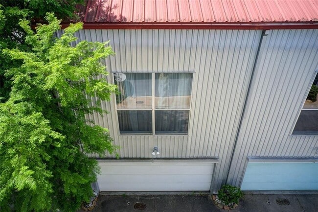 Building Photo - 241 Maynard Terrace SE