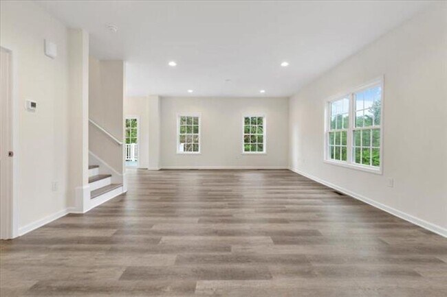 Building Photo - 5 BED 2.5 BATH HOME LOCATED IN BLACKSBURG
