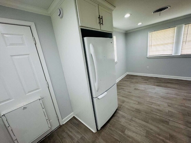 Building Photo - 3BR/2BA Cottage-Style Home, offering timeless character for Lease