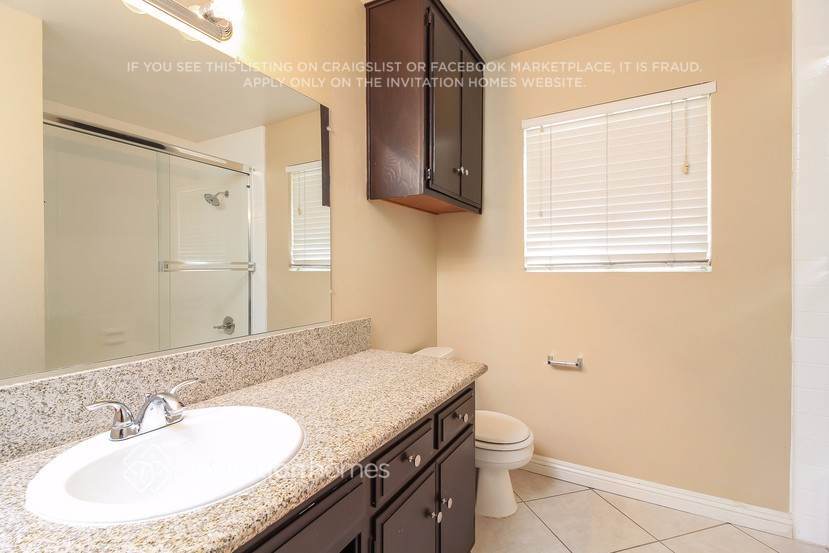 Building Photo - 41797 Royal Palm Dr