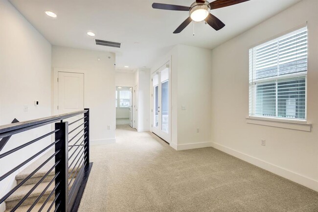 Building Photo - 2501 Simond Ave