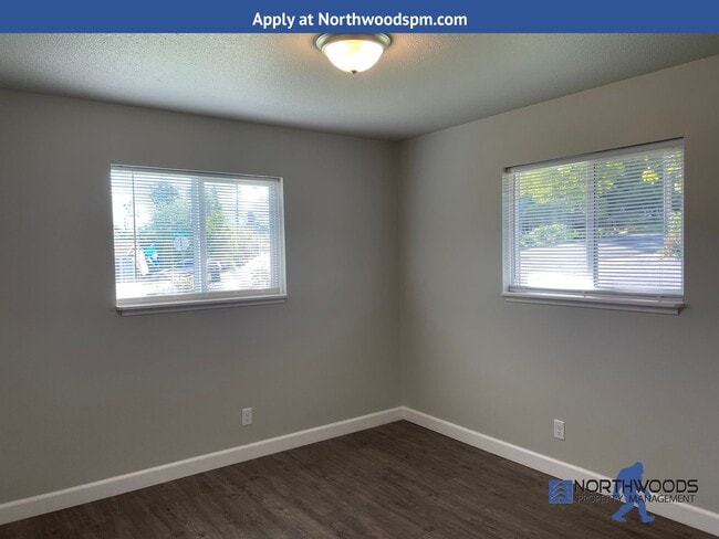 Building Photo - Very Nice-Recently Remodeled 2 Bedroom 1 B...