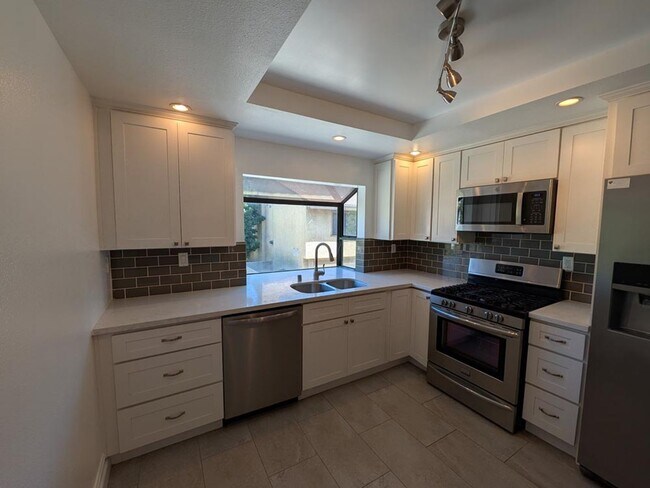 Building Photo - 10051 Topanga Canyon Blvd