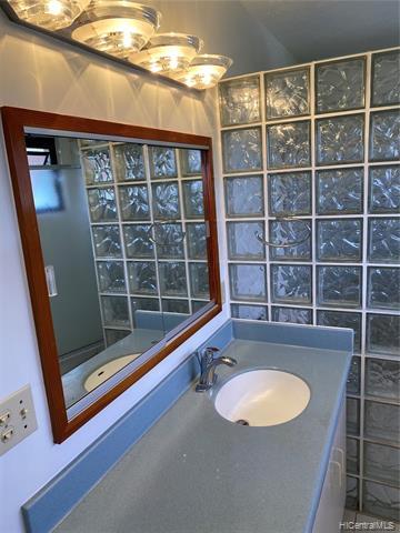 Building Photo - 1580 Ala Hahanui St