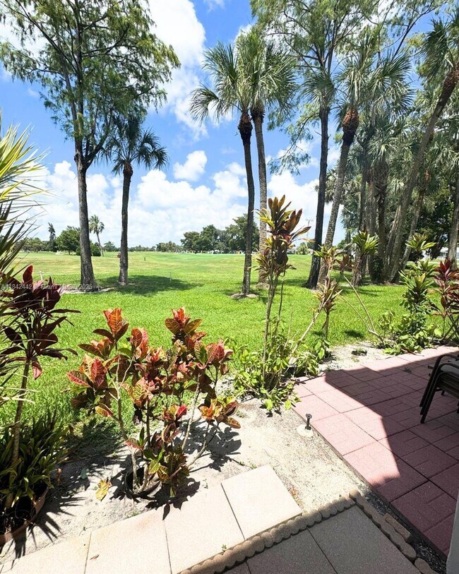 Building Photo - 7787 Golf Cir Dr