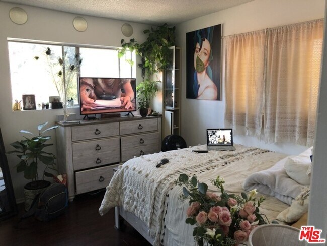 Bedroom - 2412 S Shenandoah St