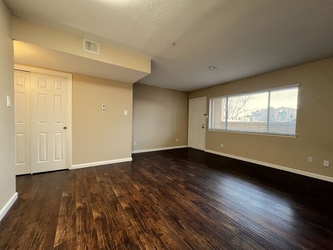 Building Photo - 1/2 Off First Months Rent! Absolutely darling, fully remodeled, single story, updated condo in a ...
