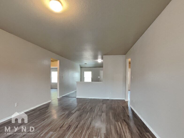 Building Photo - 7008 Pearl Vly Cv
