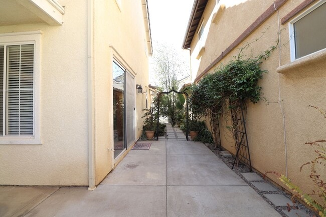 Building Photo - Four Bedroom in Arborwalk