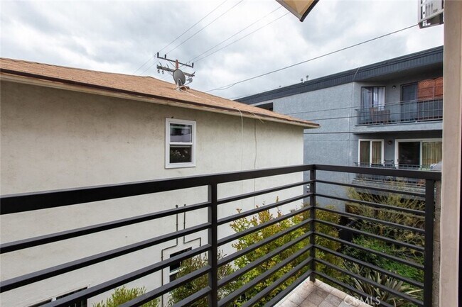 Building Photo - 330 Salem St