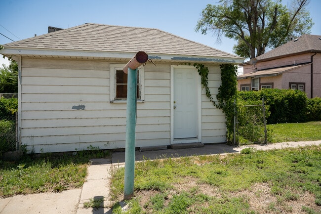 Building Photo - 2120 E Evans Ave