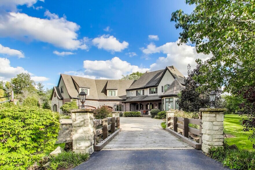 Building Photo - 23W711 Hobson Rd