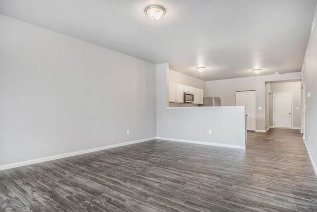 Building Photo - 15901 Cedar Dr