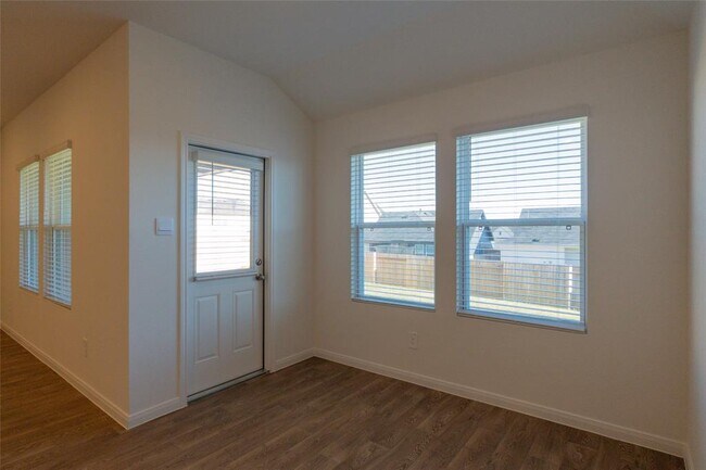 Building Photo - 223 Las Lomas Dr