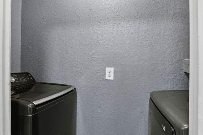 Interior Photo - Hein Tulip Apartments