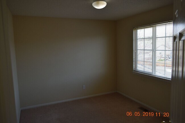 Building Photo - Large Parker Home 3 bed, 3 bath Nearly 2K ...