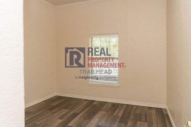 Building Photo - Cozy 2 Bedroom Home Near Historic Downtown Glen Rose
