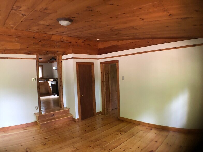 Building Photo - 372 NY-208
