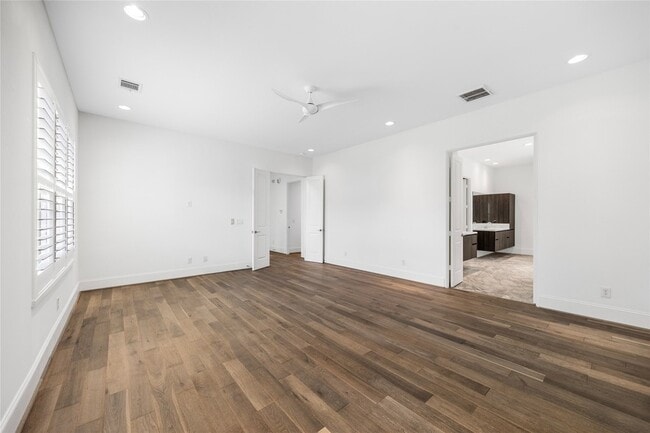 Building Photo - 11107 Savannah Oaks Ln