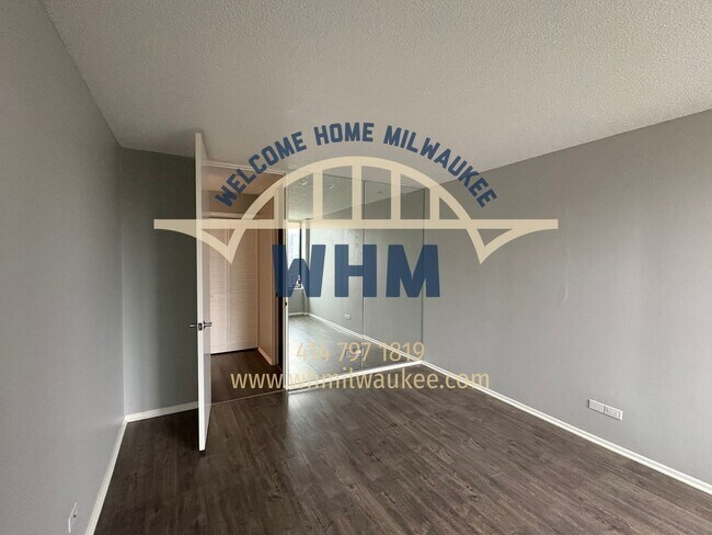 Building Photo - 929 N Astor St