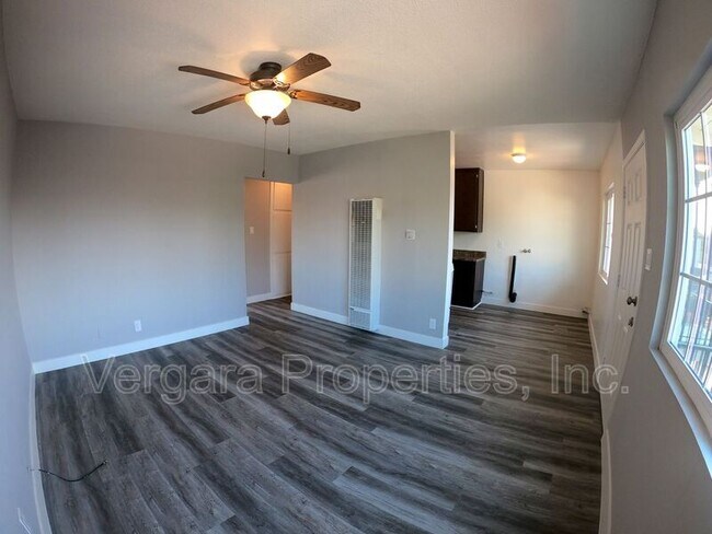 Building Photo - 1083 E 7th St