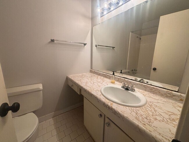 Building Photo - 5618 B St