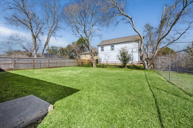 Building Photo - 3513 Barberry Dr