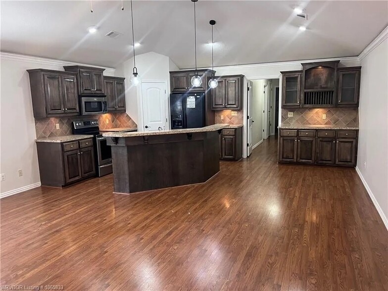 Building Photo - 2005 S P St