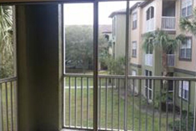 Building Photo - TEMPLE TERRACE: Second floor unit $1450 month. Gated Community! Convenient to USF