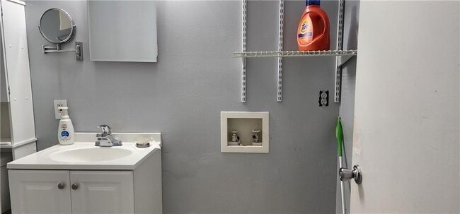 Building Photo - 205 Glenview Terrace