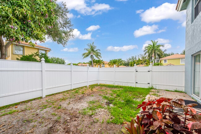 Building Photo - 3460 Commodore Ct
