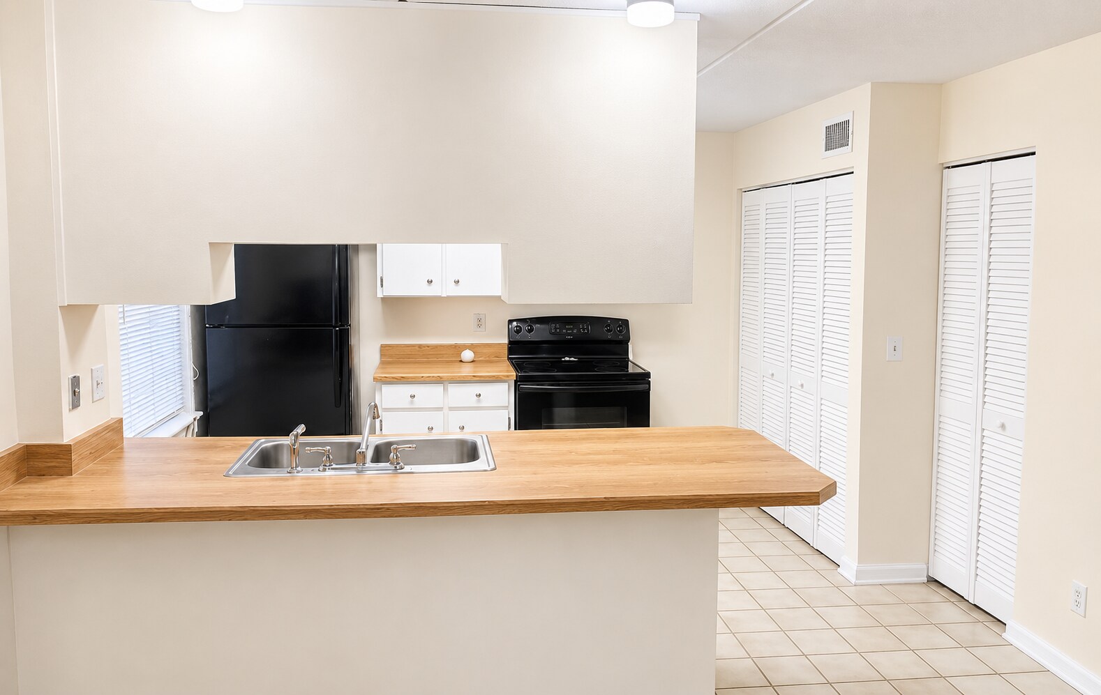 Building Photo - 1673 Spring Garden Ct