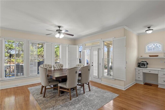 Building Photo - 5685 Lake Manor Trce