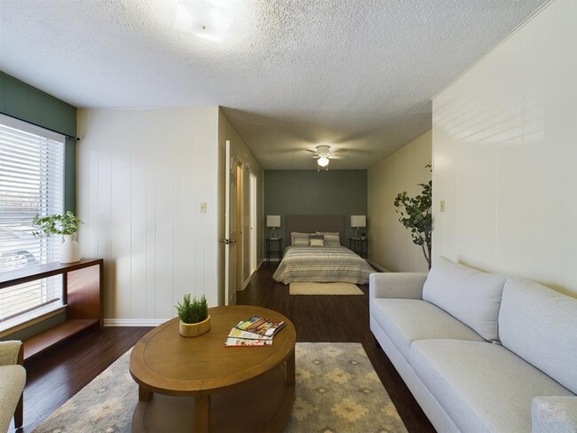 Primary Photo - 5300 Guadalupe St