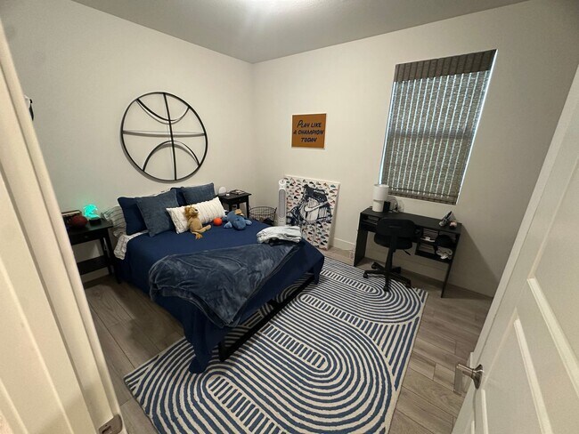 Building Photo - Available Soon!! Gorgeous 5 Bedroom in Elk Grove!!