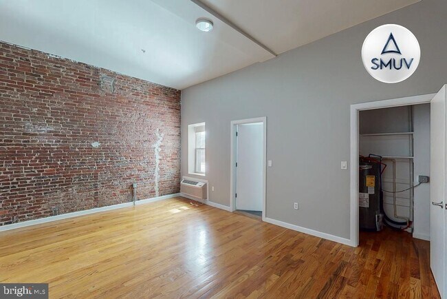 Building Photo - 231 E North Ave