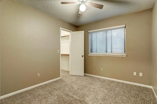 Building Photo - 2432 Shady Bend Dr