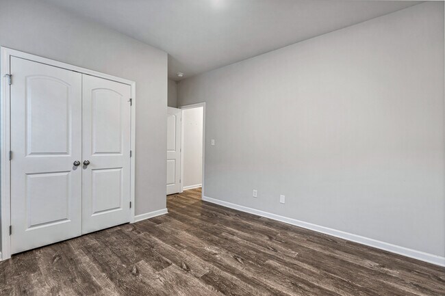 Building Photo - 303 Ivyleaf Dr